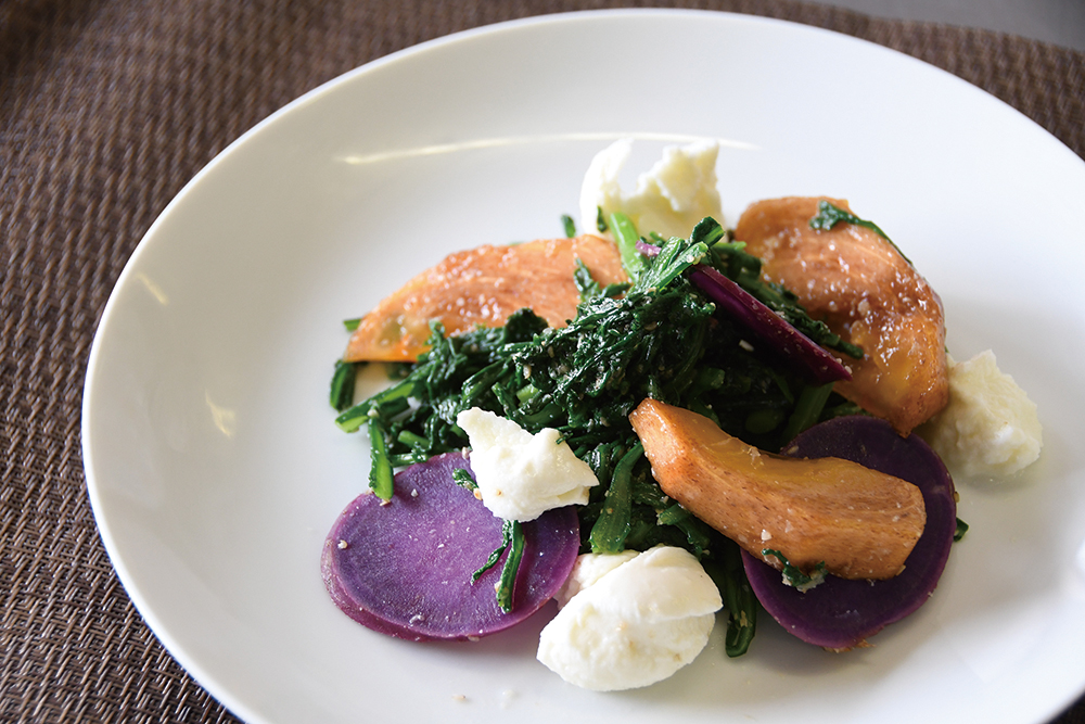 シュンギクと柿のサラダ